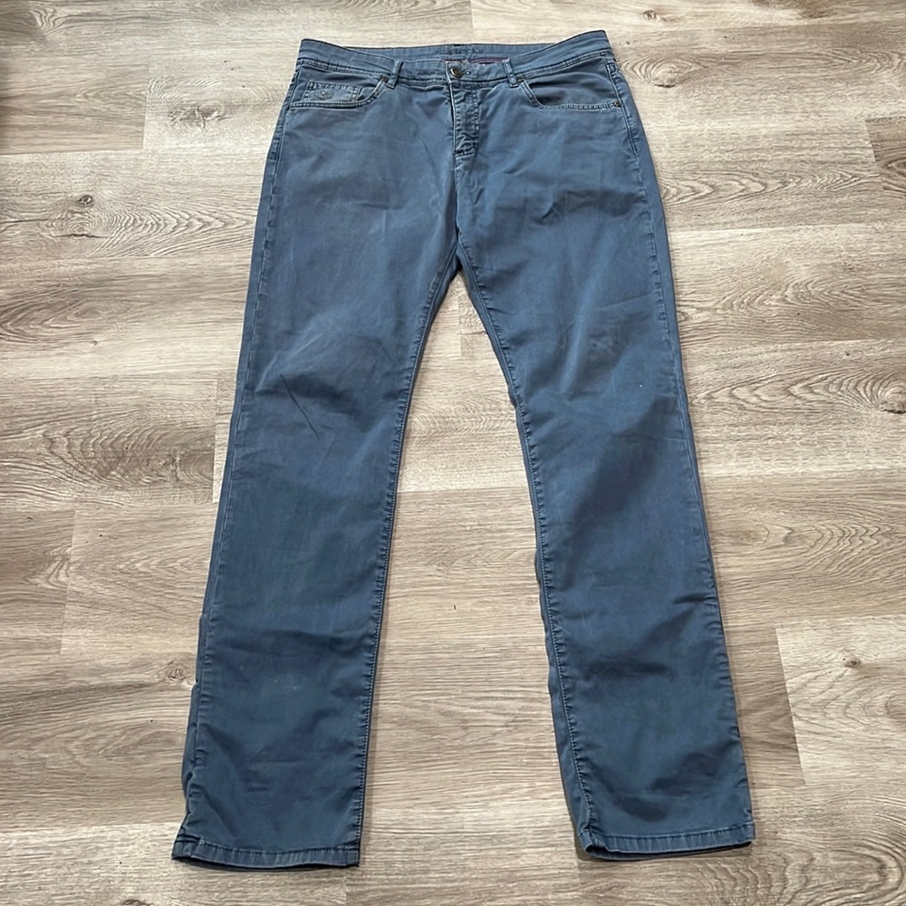 Blue Bugatchi mens pants size 34, soft wash chino casual light blue summer pants